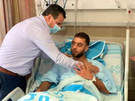 النائب عودة يزور فتحي السيد الذي تعرض لإعتداء في بنيامينا على يد مجموعة من العنصريين